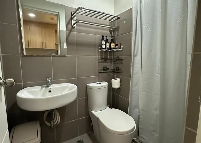 Prime Salcedo Square 2 Beds Apartment *